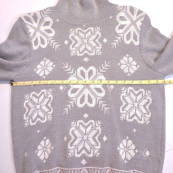Alfred Dunner Snowflake Sweater Small Gray Metallic Turtleneck Holiday Christmas - Picture 11 of 13